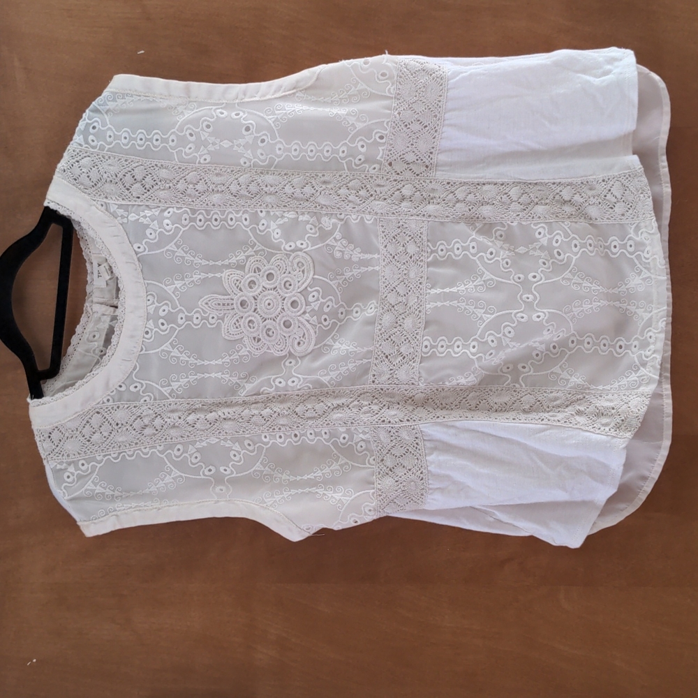 Lacy beigh top large